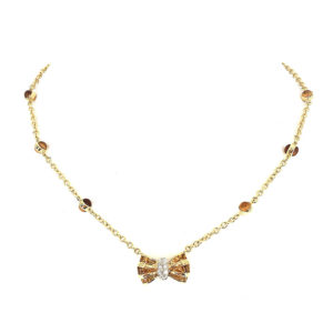Collana con 18 citrini taglio cabocon (nel fiocco sfaccettate sotto e ritagliate su misura) cts. 10,14 e con 10 diamanti naturali taglio brillante Colore G. vs 0,24 cts. Lunghezza cm 40