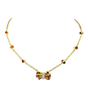 Collana in oro giallo e bianco 18kt g. 12,10 con citrini taglio cabocon, nel fiocco (sfaccettate e ritagliate di forma) cts. 11,64 e diamanti naturali taglio brillante Colore G vs 0,16 cts Lunghezza 40